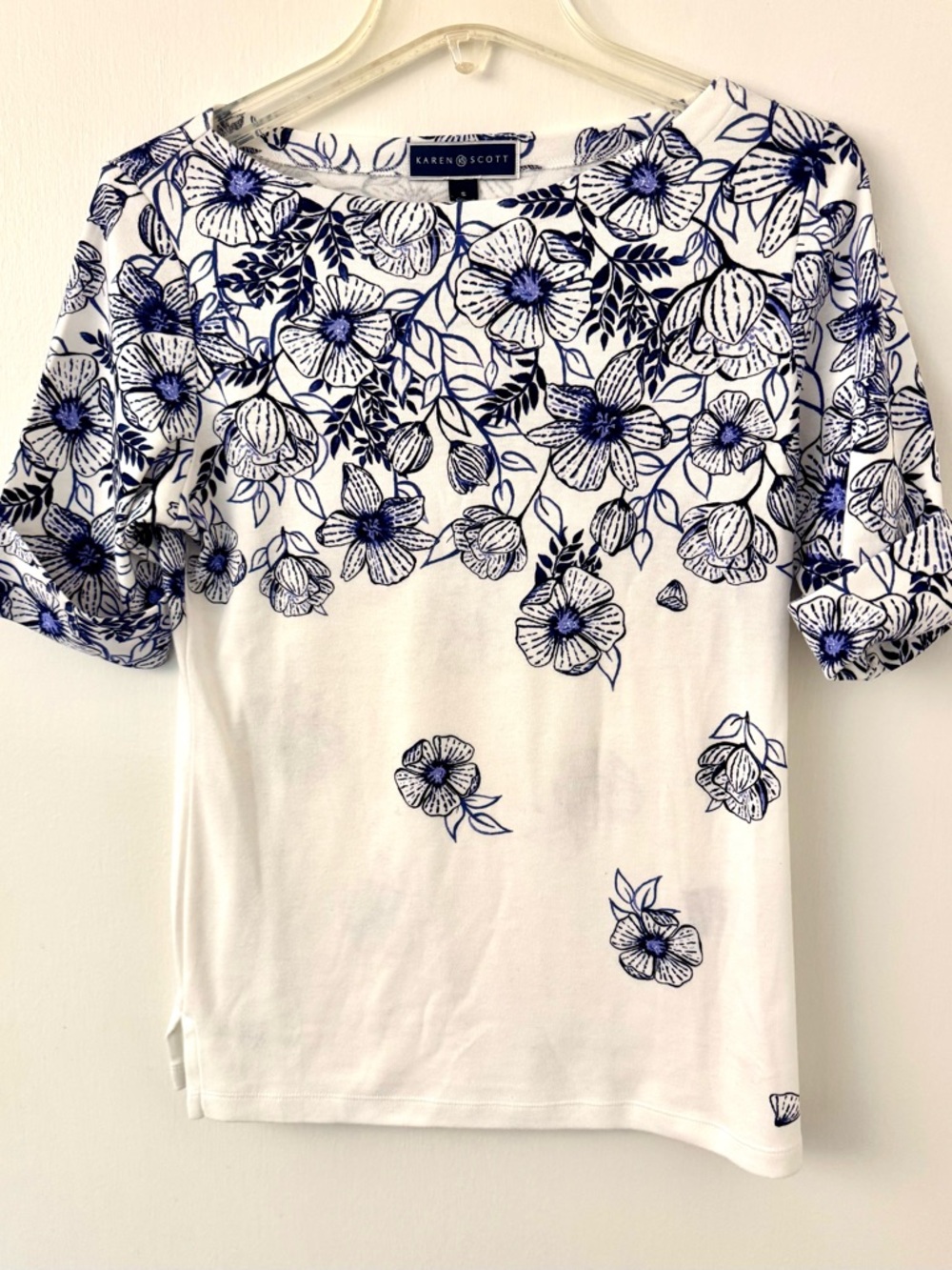 NWT Karen Scott top Size small